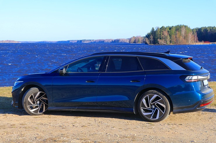 Ceļojam ar jauno elektrisko «Volkswagen ID.7 Tourer» 369347