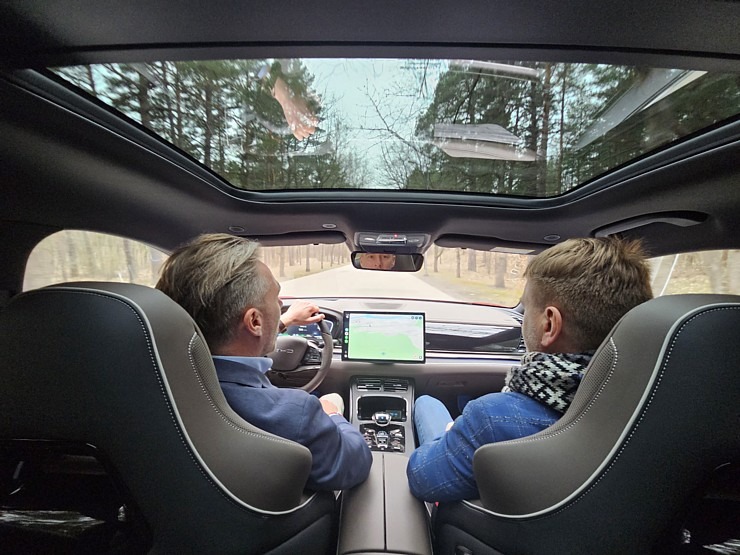 Travelnews.lv klātienē iepazīst pasaulē vadošā elektromobiļu ražotāja BYD (Build Your Dreams) spēkratus Travelnews.lv klātienē iepazīst pasaulē vadošā elektromobiļu ražotāja BYD (Build Your Dreams) spēkratus 369458