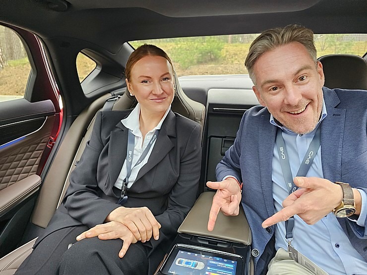 Travelnews.lv klātienē iepazīst pasaulē vadošā elektromobiļu ražotāja BYD (Build Your Dreams) spēkratus Travelnews.lv klātienē iepazīst pasaulē vadošā elektromobiļu ražotāja BYD (Build Your Dreams) spēkratus 369459