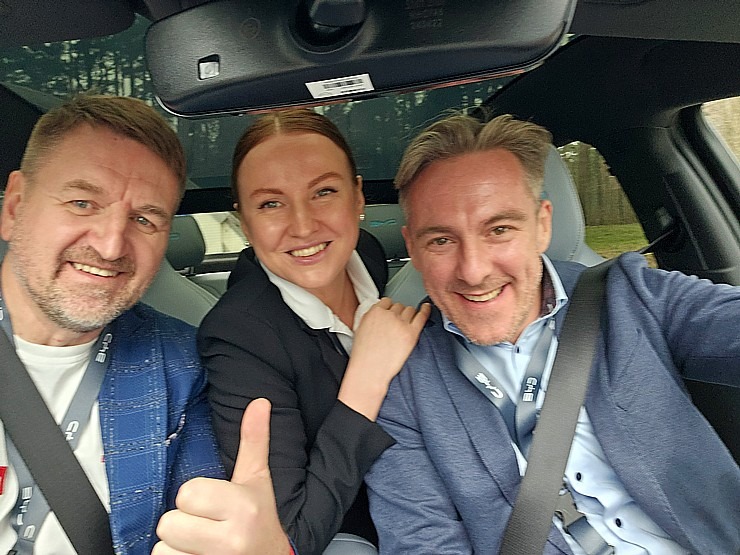 Travelnews.lv klātienē iepazīst pasaulē vadošā elektromobiļu ražotāja BYD (Build Your Dreams) spēkratus Travelnews.lv klātienē iepazīst pasaulē vadošā elektromobiļu ražotāja BYD (Build Your Dreams) spēkratus 369461