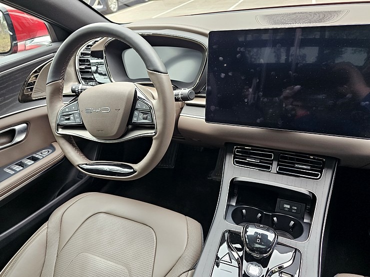 Travelnews.lv klātienē iepazīst pasaulē vadošā elektromobiļu ražotāja BYD (Build Your Dreams) spēkratus Travelnews.lv klātienē iepazīst pasaulē vadošā elektromobiļu ražotāja BYD (Build Your Dreams) spēkratus 369462