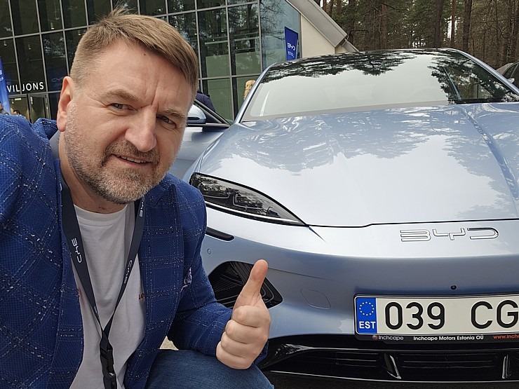 Travelnews.lv klātienē iepazīst pasaulē vadošā elektromobiļu ražotāja BYD (Build Your Dreams) spēkratus Travelnews.lv klātienē iepazīst pasaulē vadošā elektromobiļu ražotāja BYD (Build Your Dreams) spēkratus 369466