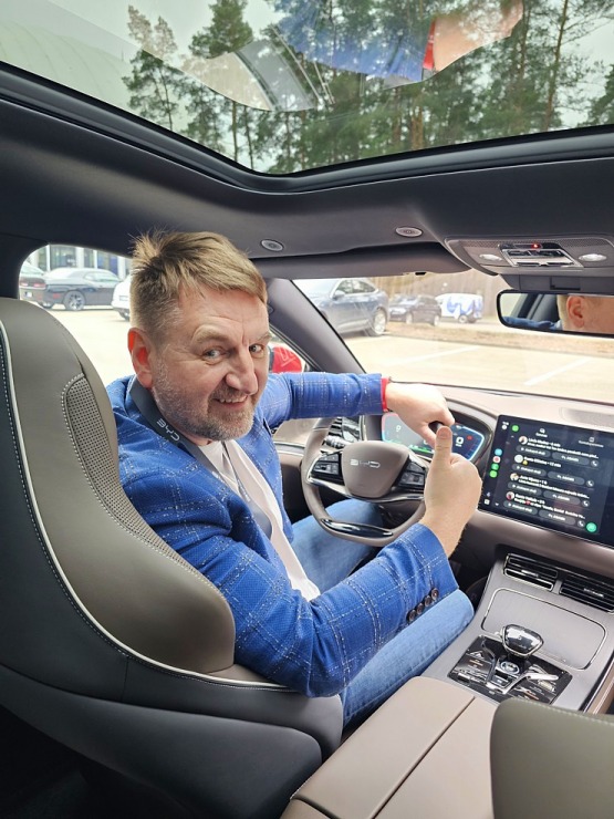 Travelnews.lv klātienē iepazīst pasaulē vadošā elektromobiļu ražotāja BYD (Build Your Dreams) spēkratus Travelnews.lv klātienē iepazīst pasaulē vadošā elektromobiļu ražotāja BYD (Build Your Dreams) spēkratus 369467