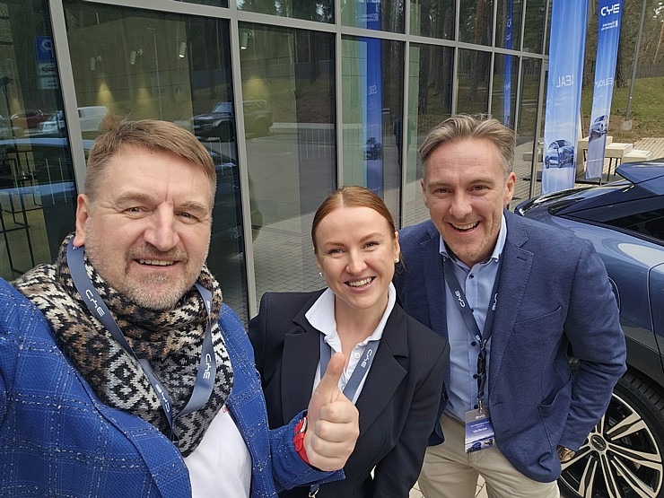 Travelnews.lv klātienē iepazīst pasaulē vadošā elektromobiļu ražotāja BYD (Build Your Dreams) spēkratus Travelnews.lv klātienē iepazīst pasaulē vadošā elektromobiļu ražotāja BYD (Build Your Dreams) spēkratus 369472