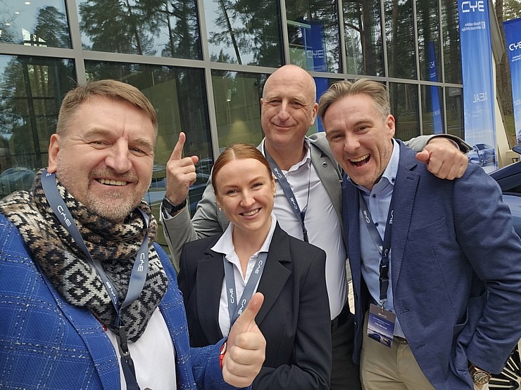 Travelnews.lv klātienē iepazīst pasaulē vadošā elektromobiļu ražotāja BYD (Build Your Dreams) spēkratus Travelnews.lv klātienē iepazīst pasaulē vadošā elektromobiļu ražotāja BYD (Build Your Dreams) spēkratus 369473