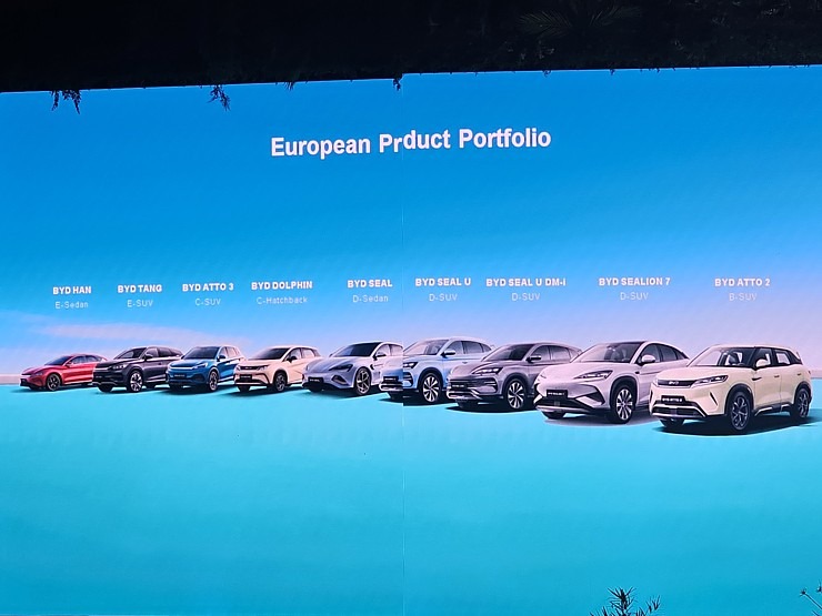 Ar grandiozu pasākumu Ķīnas autoražotājs «BYD» ienāk Latvijas spēkratu tirgū 369492