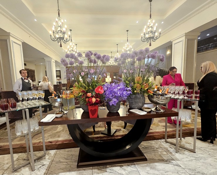 Vecrīgas viesnīcā «Grand Hotel Kempinski Riga« atklāj mākslinieces Ilzes Laizānes izstādi «Amore Art & Fashion» Vecrīgas viesnīcā «Grand Hotel Kempinski Riga« atklāj mākslinieces Ilzes Laizānes izstādi «Amore Art & Fashion» 369646