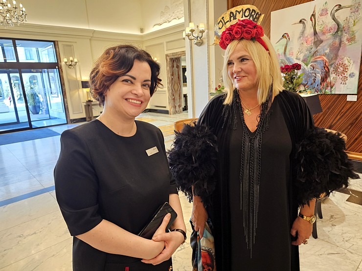 Vecrīgas viesnīcā «Grand Hotel Kempinski Riga« atklāj mākslinieces Ilzes Laizānes izstādi «Amore Art & Fashion» Vecrīgas viesnīcā «Grand Hotel Kempinski Riga« atklāj mākslinieces Ilzes Laizānes izstādi «Amore Art & Fashion» 369651