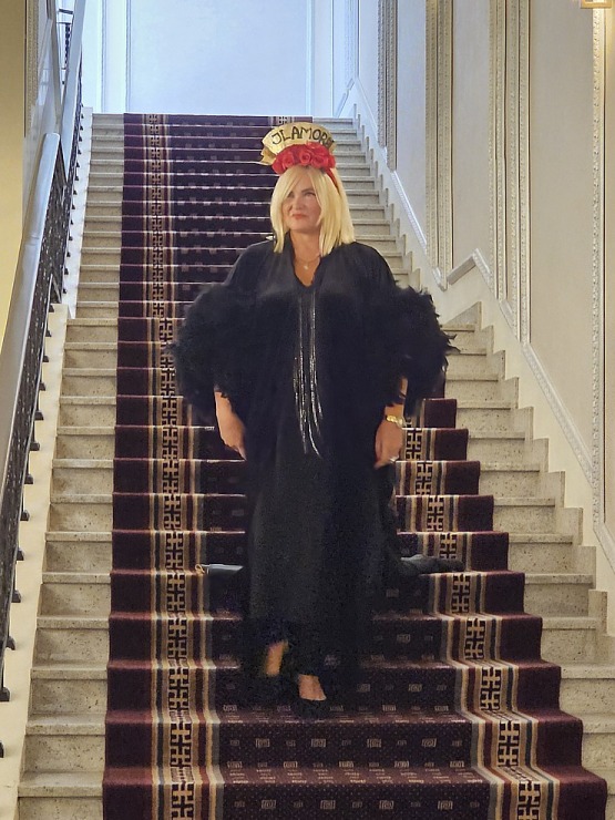 Vecrīgas viesnīcā «Grand Hotel Kempinski Riga« atklāj mākslinieces Ilzes Laizānes izstādi «Amore Art & Fashion» Vecrīgas viesnīcā «Grand Hotel Kempinski Riga« atklāj mākslinieces Ilzes Laizānes izstādi «Amore Art & Fashion» 369653