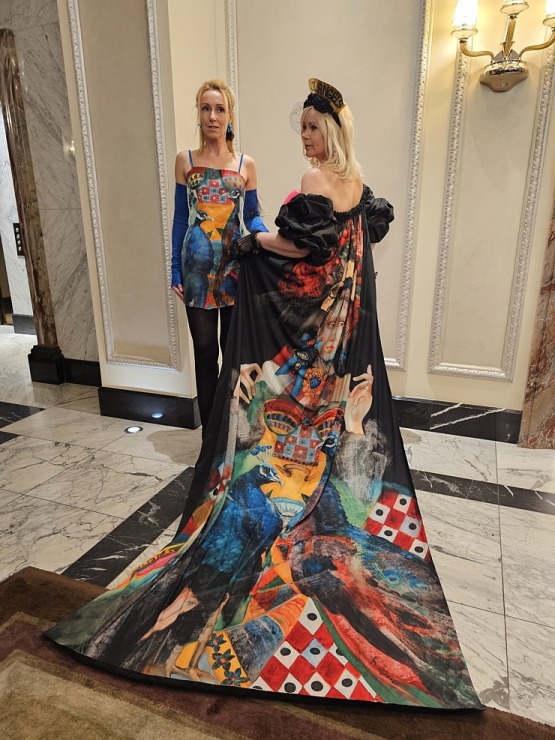 Vecrīgas viesnīcā «Grand Hotel Kempinski Riga« atklāj mākslinieces Ilzes Laizānes izstādi «Amore Art & Fashion» Vecrīgas viesnīcā «Grand Hotel Kempinski Riga« atklāj mākslinieces Ilzes Laizānes izstādi «Amore Art & Fashion» 369655
