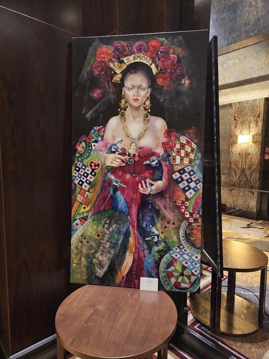Vecrīgas viesnīcā «Grand Hotel Kempinski Riga« atklāj mākslinieces Ilzes Laizānes izstādi «Amore Art & Fashion» 369639