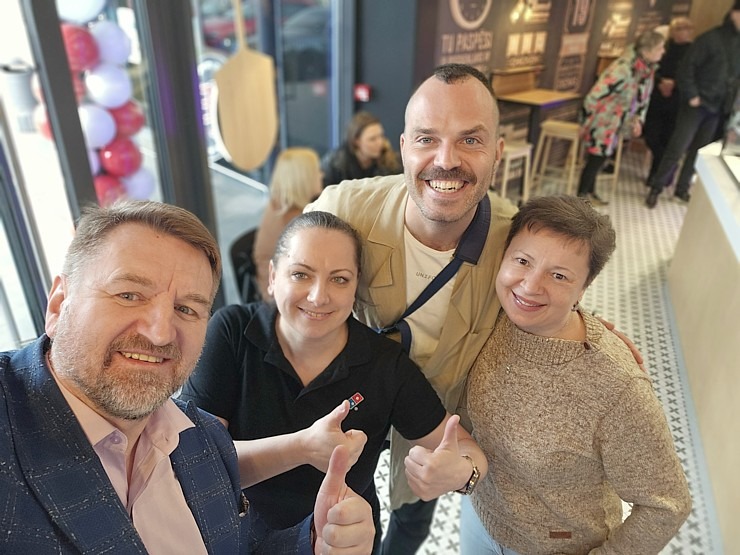 Picēriju tīkls «Dominos Pizza» svinīgi atver piekto restorānu Rīgā - Mežciema Maxima pie B ieejas Picēriju tīkls «Dominos Pizza» svinīgi atver piekto restorānu Rīgā - Mežciema Maxima pie B ieejas 369822