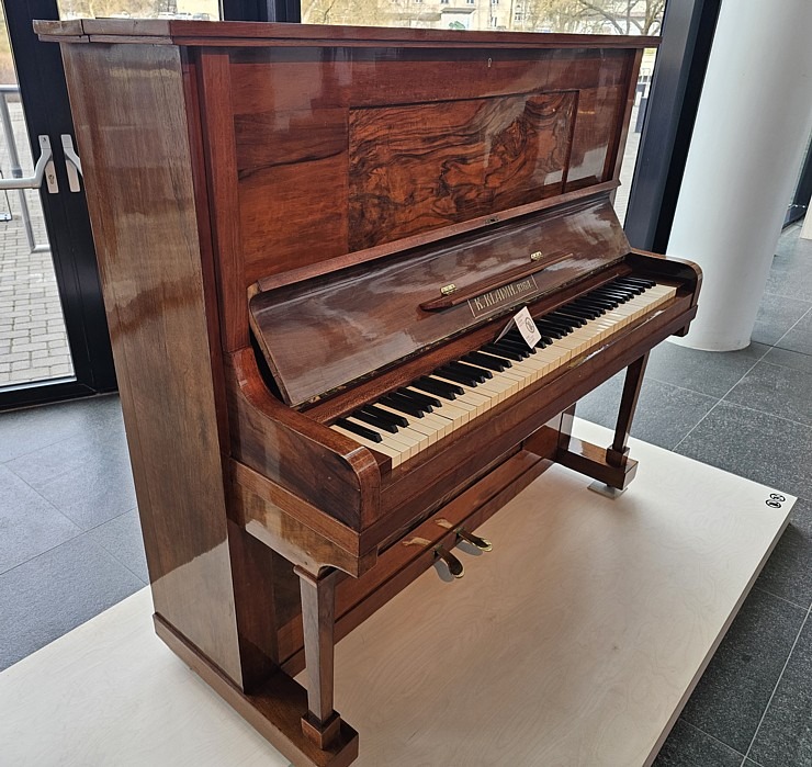 Latgales vēstniecībā «Gors» skatāma seno un inovatīvo mūzikas instrumentu izstāde 369982