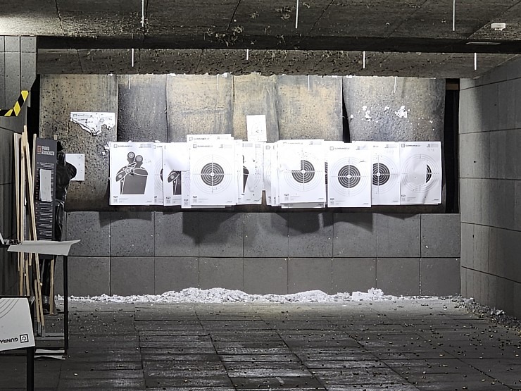 Iepazīstam modernāko šautuvi Baltijas valstīs «Gunrange.lv», kas atrodas Pārdaugavā 370093
