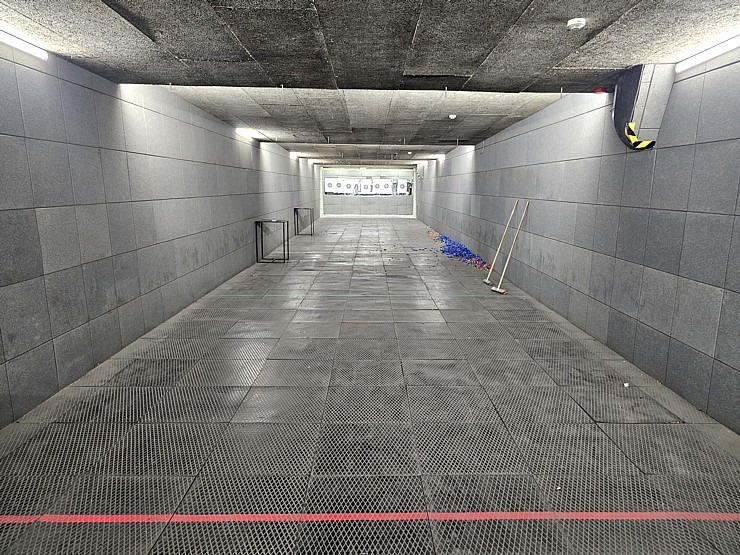 Iepazīstam modernāko šautuvi Baltijas valstīs «Gunrange.lv», kas atrodas Pārdaugavā 370095