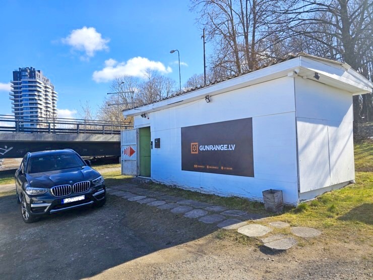 Iepazīstam modernāko šautuvi Baltijas valstīs «Gunrange.lv», kas atrodas Pārdaugavā 370079