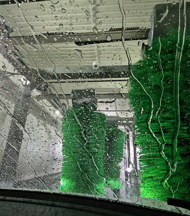 Sadarbībā ar auto nomu «Europcar Latvija» testējam jaunatklāto «Neste Easy Wash» automazgātuvi 370188