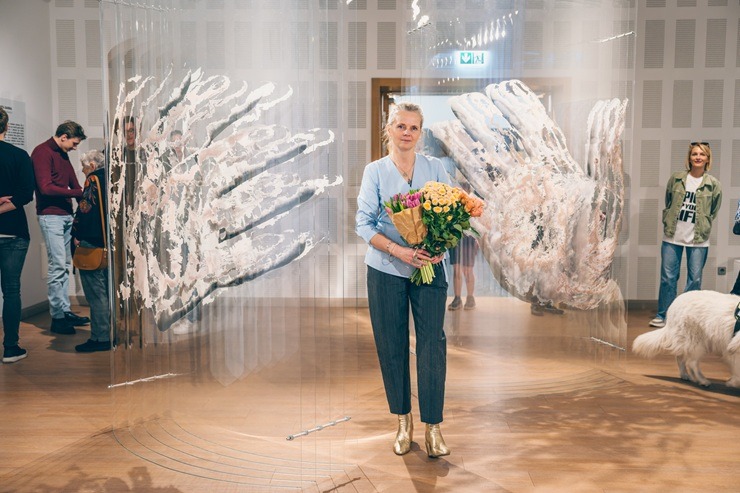 Kultūras centrā Siguldas «Devons» atklāta stikla mākslinieces Andas Munkevicas jaunāko darbu izstāde «Vieta gaismai» Kultūras centrā Siguldas «Devons» atklāta stikla mākslinieces Andas Munkevicas jaunāko darbu izstāde «Vieta gaismai» 370297