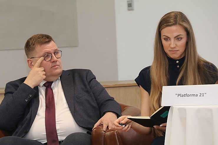 Daži fotomirkļi no Rīgas domes deputātu kandidātu diskusijas Pārdaugavas viesnīcā «Riga Islande Hotel» Links uz video Daži fotomirkļi no Rīgas domes deputātu kandidātu diskusijas Pārdaugavas viesnīcā «Riga Islande Hotel» Links uz video 370365
