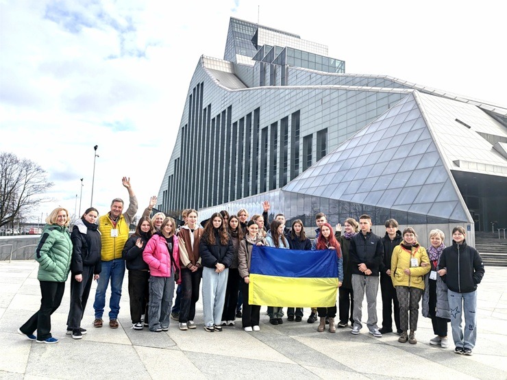 Mūzikas instrumentu spēles nometne Rīgā atgriež talantīgiem bērniem no Ukrainas laimīgas bērnības un drošības sajūtu Mūzikas instrumentu spēles nometne Rīgā atgriež talantīgiem bērniem no Ukrainas laimīgas bērnības un drošības sajūtu 370515
