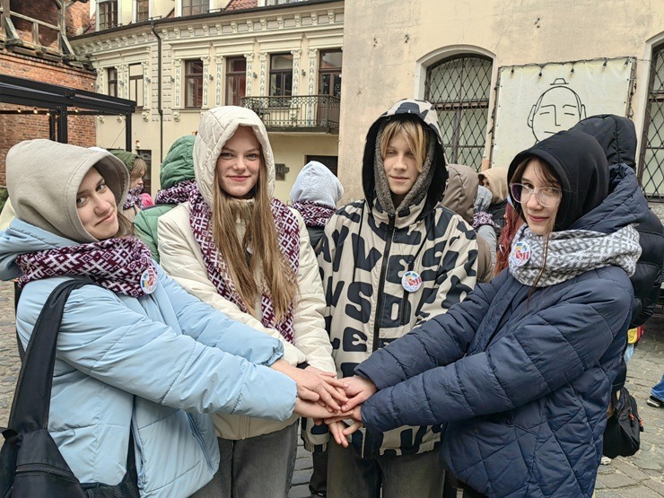 Mūzikas instrumentu spēles nometne Rīgā atgriež talantīgiem bērniem no Ukrainas laimīgas bērnības un drošības sajūtu Mūzikas instrumentu spēles nometne Rīgā atgriež talantīgiem bērniem no Ukrainas laimīgas bērnības un drošības sajūtu 370519