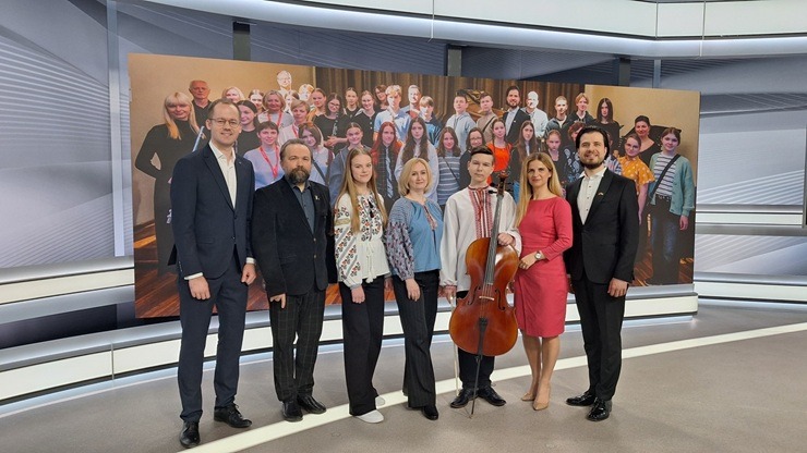 Mūzikas instrumentu spēles nometne Rīgā atgriež talantīgiem bērniem no Ukrainas laimīgas bērnības un drošības sajūtu Mūzikas instrumentu spēles nometne Rīgā atgriež talantīgiem bērniem no Ukrainas laimīgas bērnības un drošības sajūtu 370508