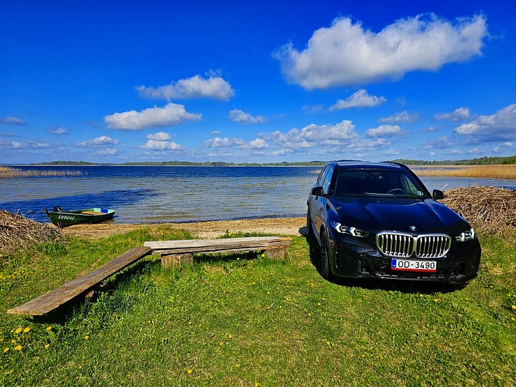 Sadarbībā ar auto nomu «Sixt Latvija» apceļojam Latviju ar vāģi «BMW X5» 370992
