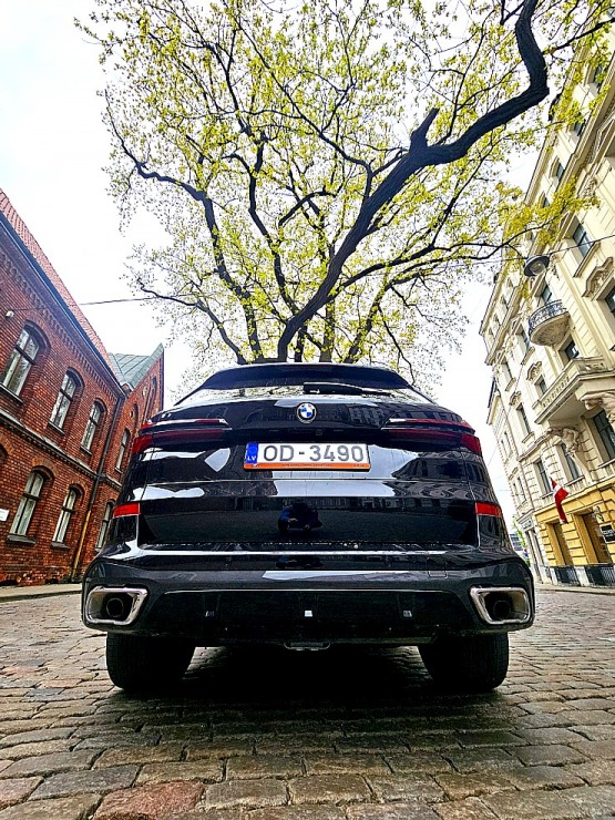 Sadarbībā ar auto nomu «Sixt Latvija» apceļojam Latviju ar vāģi «BMW X5» 370986