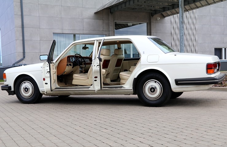 Transfēru ar «Rolls-Royce» spēkratiem kāzām, īpašām sagaidīšanām,  influenceriem piedāvā «Ax Group» 371036