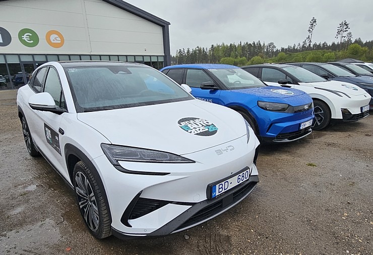 Auto noma «Sixt Latvija» atbalsta elektroauto modeļu konkursu «Latvijas e-Auto 2025/26», kas noslēgsies oktobrī Auto noma «Sixt Latvija» atbalsta elektroauto modeļu konkursu «Latvijas e-Auto 2025/26», kas noslēgsies oktobrī 371082
