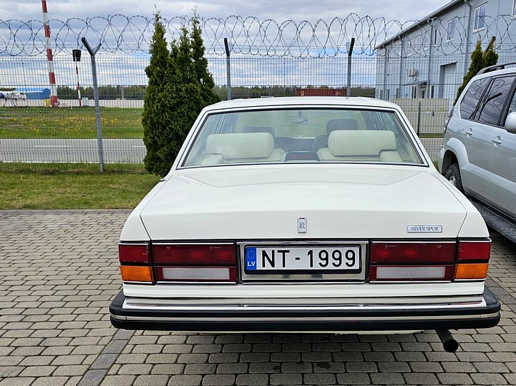 Latvijas transfēru kompānija «Ax Group» piedāvā izbraucienus un ceļojumus ar «Rolls-Royce» un šoferi Latvijas transfēru kompānija «Ax Group» piedāvā izbraucienus un ceļojumus ar «Rolls-Royce» un šoferi 371099
