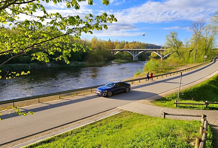 Travelnews.lv ceļo uz Siguldu un Jūrmalu ar jauno un 367 zs jaudīgo «Audi S5 Sedan» 371250
