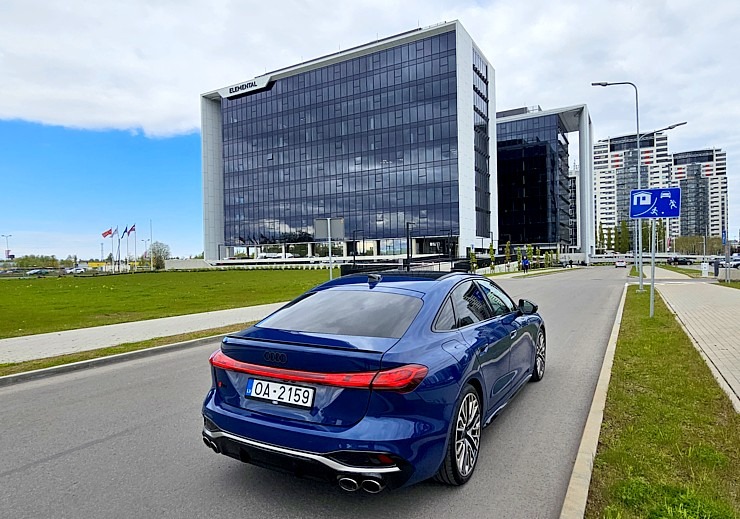 Travelnews.lv ceļo uz Siguldu un Jūrmalu ar jauno un 367 zs jaudīgo «Audi S5 Sedan» 371278