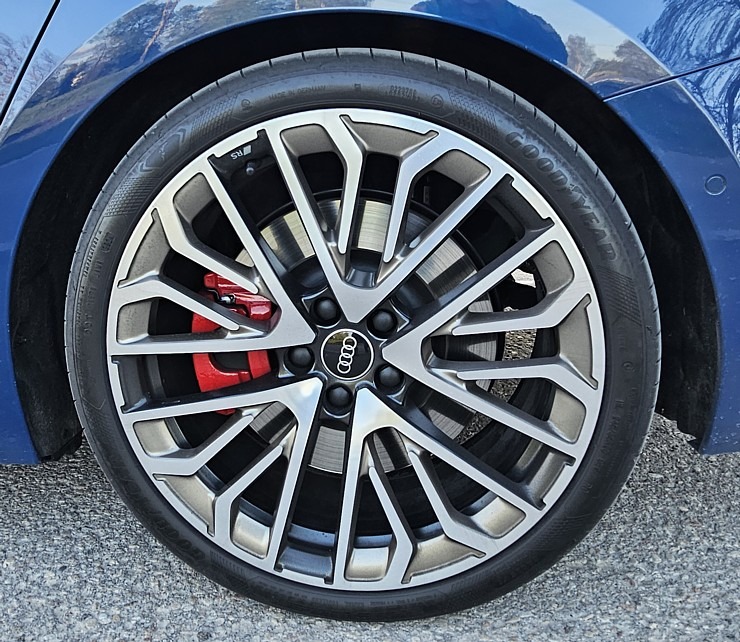 Ar 367 zirgspēku jaudīgo «Audi S5 Sedan» apceļojam Rīgu un Pierīgu 371303