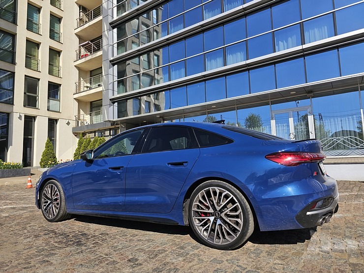 Ar 367 zirgspēku jaudīgo «Audi S5 Sedan» apceļojam Rīgu un Pierīgu 371307