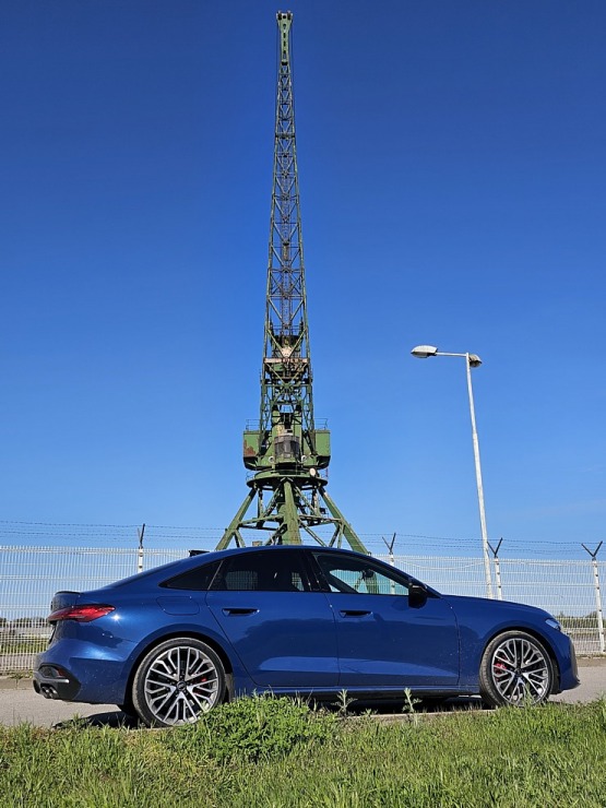 Ar 367 zirgspēku jaudīgo «Audi S5 Sedan» apceļojam Rīgu un Pierīgu 371311