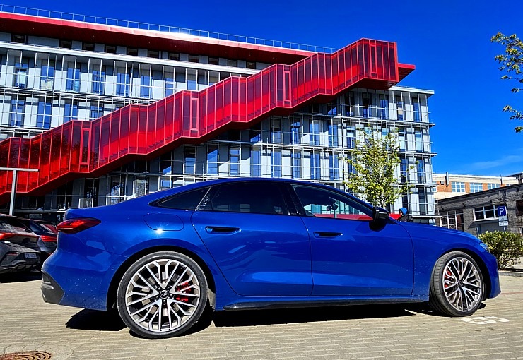 Ar 367 zirgspēku jaudīgo «Audi S5 Sedan» apceļojam Rīgu un Pierīgu 371312