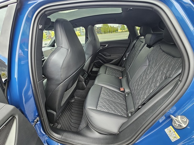Ar 367 zirgspēku jaudīgo «Audi S5 Sedan» apceļojam Rīgu un Pierīgu 371316