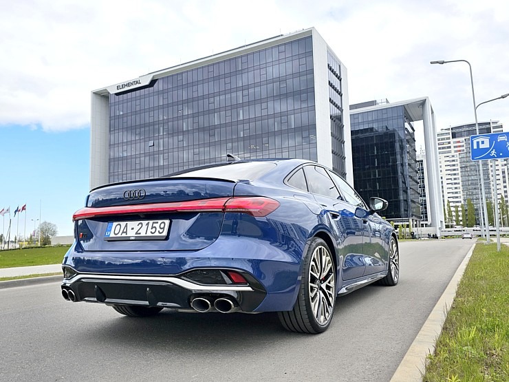 Ar 367 zirgspēku jaudīgo «Audi S5 Sedan» apceļojam Rīgu un Pierīgu 371298