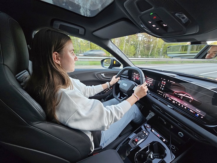 Ar 367 zirgspēku jaudīgo «Audi S5 Sedan» apceļojam Rīgu un Pierīgu 371301