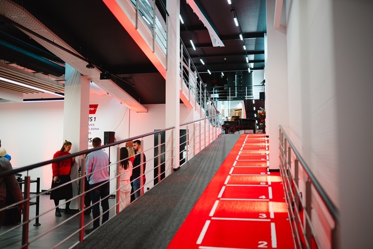 Daži fotomirkļi no jaunā sporta kluba «MyFitness Pļavnieki» biznesa centrā «MARS». Foto: Edijs Elksnis Daži fotomirkļi no jaunā sporta kluba «MyFitness Pļavnieki» biznesa centrā «MARS». Foto: Edijs Elksnis 371391
