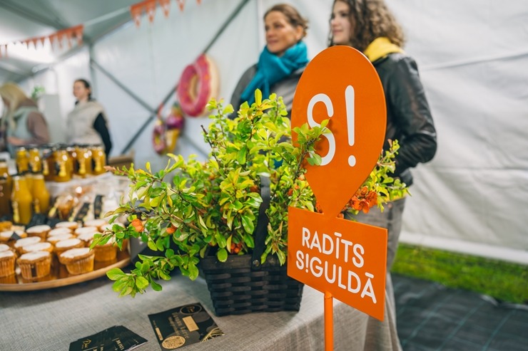 Par spīti lietum Sigulda atklāj vasaras sezonu ar Siguldas svētkiem. Foto: Oskars Briedis, Viktorija Maško, Alex Puskins, Edgars Semanis, Inna Zaharov Par spīti lietum Sigulda atklāj vasaras sezonu ar Siguldas svētkiem. Foto: Oskars Briedis, Viktorija Maško, Alex Puskins, Edgars Semanis, Inna Zaharov 371664
