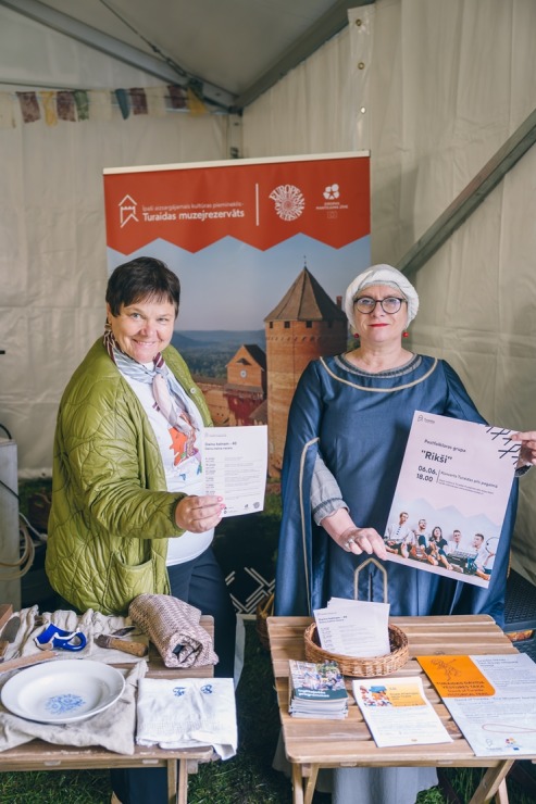 Par spīti lietum Sigulda atklāj vasaras sezonu ar Siguldas svētkiem. Foto: Oskars Briedis, Viktorija Maško, Alex Puskins, Edgars Semanis, Inna Zaharov 371665