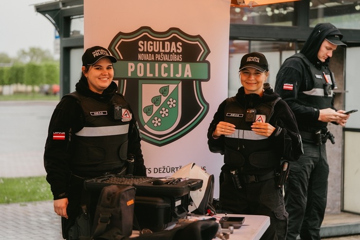 Par spīti lietum Sigulda atklāj vasaras sezonu ar Siguldas svētkiem. Foto: Oskars Briedis, Viktorija Maško, Alex Puskins, Edgars Semanis, Inna Zaharov Par spīti lietum Sigulda atklāj vasaras sezonu ar Siguldas svētkiem. Foto: Oskars Briedis, Viktorija Maško, Alex Puskins, Edgars Semanis, Inna Zaharov 371671