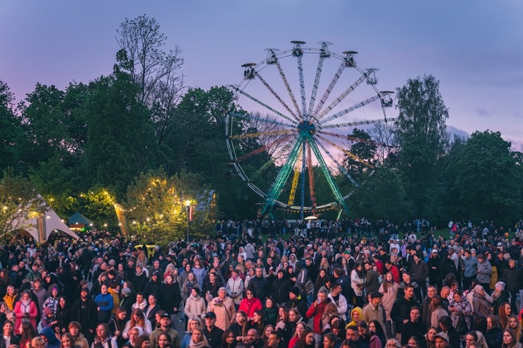 Par spīti lietum Sigulda atklāj vasaras sezonu ar Siguldas svētkiem. Foto: Oskars Briedis, Viktorija Maško, Alex Puskins, Edgars Semanis, Inna Zaharov 371675