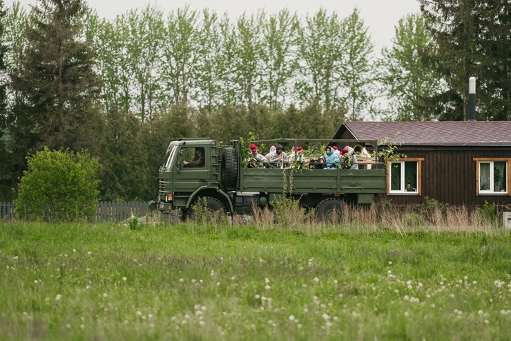 Par spīti lietum Sigulda atklāj vasaras sezonu ar Siguldas svētkiem. Foto: Oskars Briedis, Viktorija Maško, Alex Puskins, Edgars Semanis, Inna Zaharov 371654