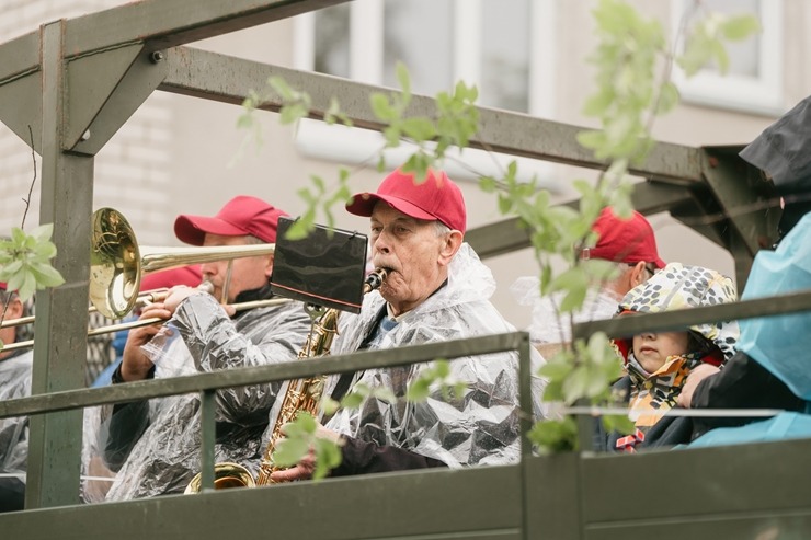 Par spīti lietum Sigulda atklāj vasaras sezonu ar Siguldas svētkiem. Foto: Oskars Briedis, Viktorija Maško, Alex Puskins, Edgars Semanis, Inna Zaharov Par spīti lietum Sigulda atklāj vasaras sezonu ar Siguldas svētkiem. Foto: Oskars Briedis, Viktorija Maško, Alex Puskins, Edgars Semanis, Inna Zaharov 371655
