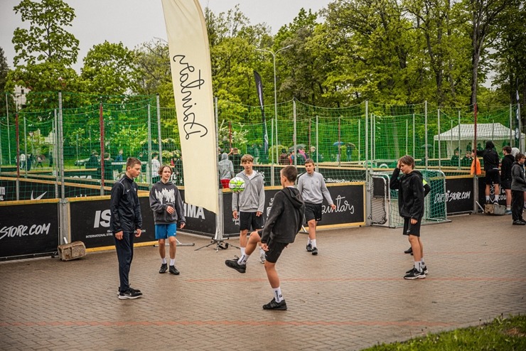 Par spīti lietum Sigulda atklāj vasaras sezonu ar Siguldas svētkiem. Foto: Oskars Briedis, Viktorija Maško, Alex Puskins, Edgars Semanis, Inna Zaharov 371657