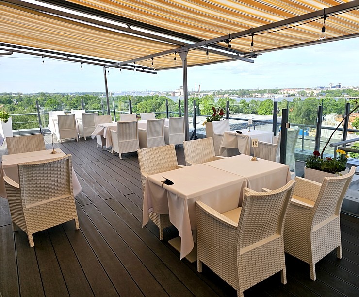 Pārdaugavas viesnīca «Riga Islande Hotel» jumta terase piedāvā burvīgu panorāmas skatu un garšīgu ēdienkarti 371779