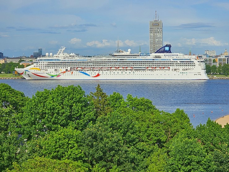 Pārdaugavas viesnīca «Riga Islande Hotel» jumta terase piedāvā burvīgu panorāmas skatu un garšīgu ēdienkarti 371783